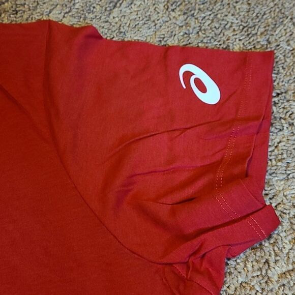 Asics Women's Circut 2 T-Shirt in Red - Picture 2 of 3